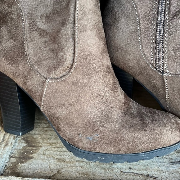 WhiteMT Heeled Boots - Picture 3 of 9